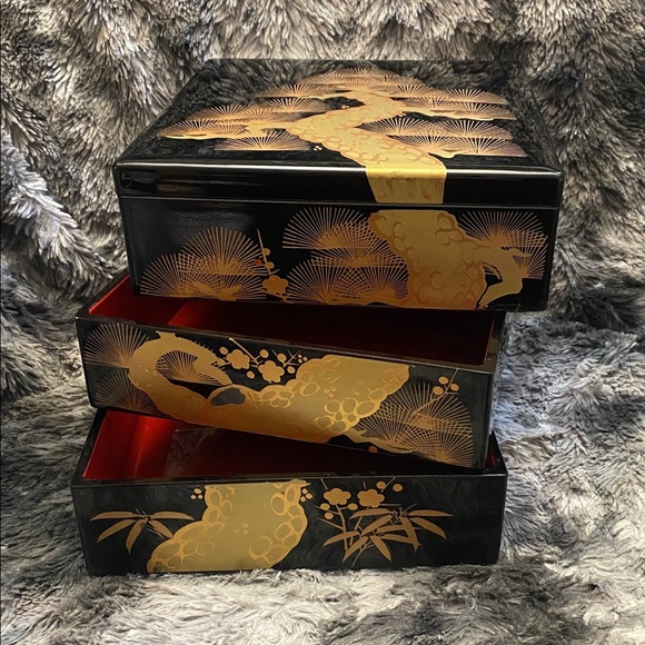 Vintage Japanese Lacquer Storage/Jewelry Box - Picture 13 of 16